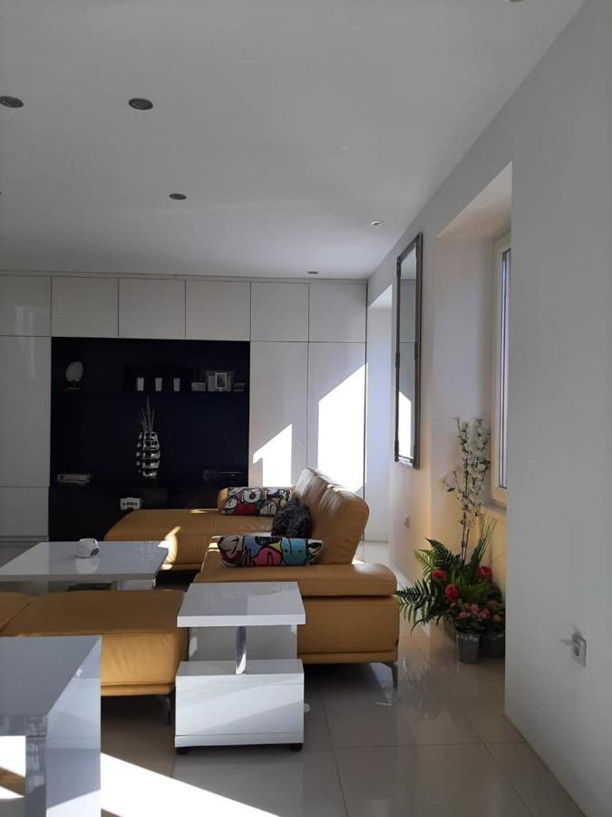 Apartment Lux Pula Exterior photo